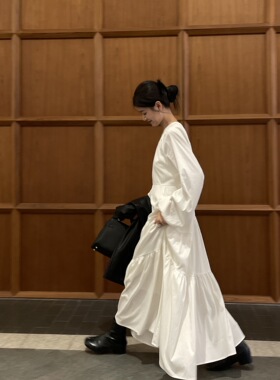 SWHP 品质好货 垂感简约设计圆领长袖连衣裙秋冬百搭宽松遮肉长裙