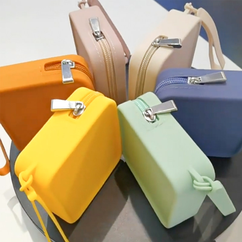 正方形硅胶零钱包轻奢多用途口红画妆收纳盒便携旅行化妆收纳袋