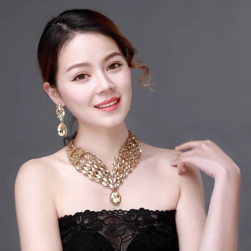 欧美时尚夸张满钻新娘女奢华礼服