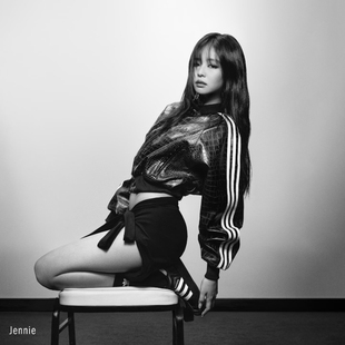 Adidas/阿迪达斯JENNIE同款运动上衣宽松仿皮夹克外套KE5035