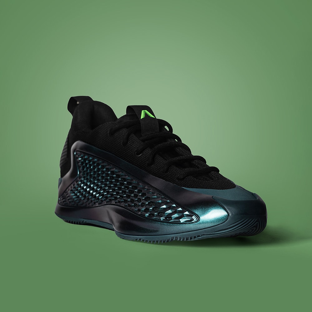 指南针 ADIDAS AE 1 爱德华兹华子一代男子低帮实战篮球鞋 JQ6135