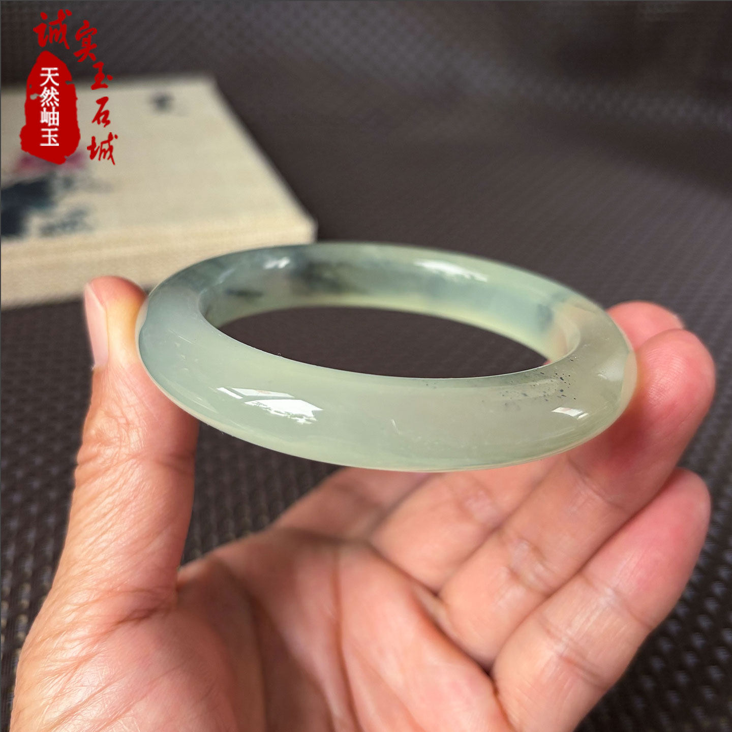 岫色 天然玉石手镯女款冰种水润胖圆条玉镯子泥鳅背水墨风岫玉镯