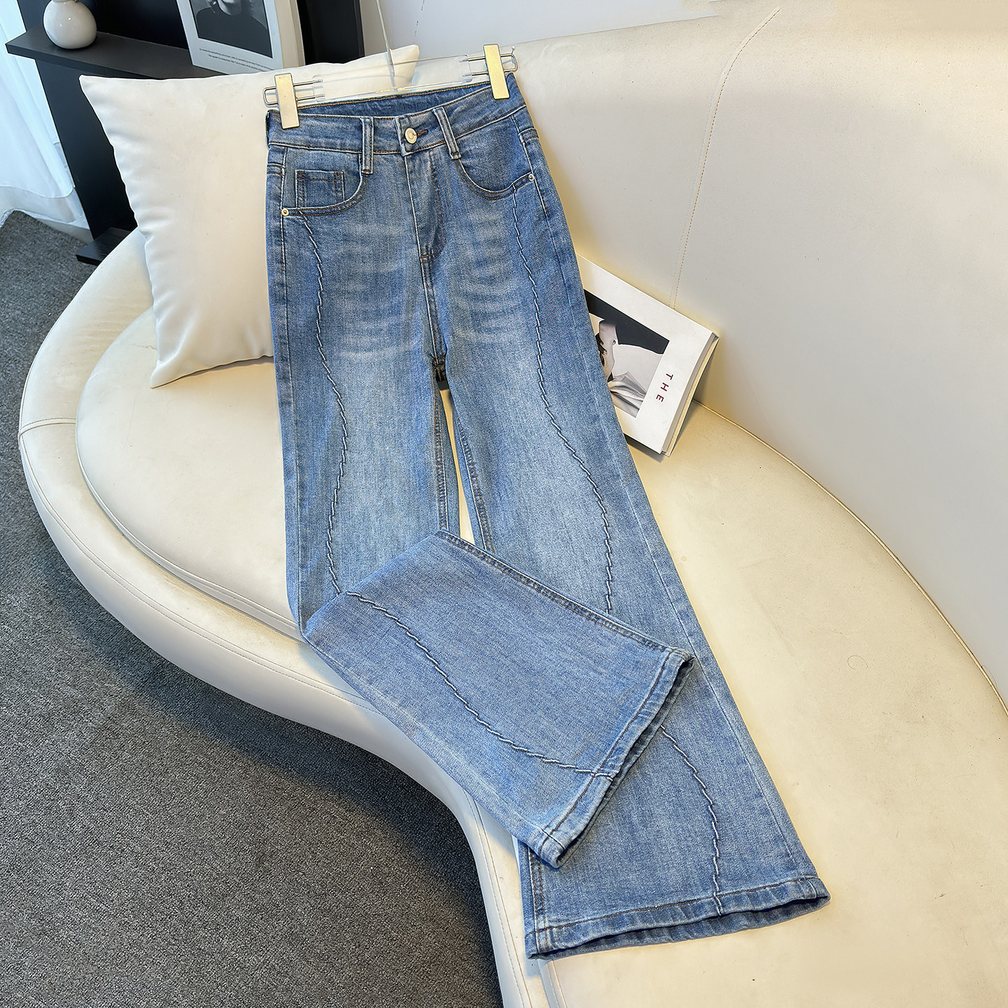 浅色微喇牛仔裤女春季2026新款梨型身材显瘦马蹄裤弹力九分喇叭裤