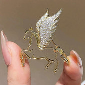 别针衣服时尚 新款 轻奢飞马胸针女高档复古镶钻骏马胸花西装 配饰