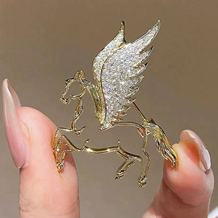 配饰 别针衣服时尚 新款 轻奢飞马胸针女高档复古镶钻骏马胸花西装