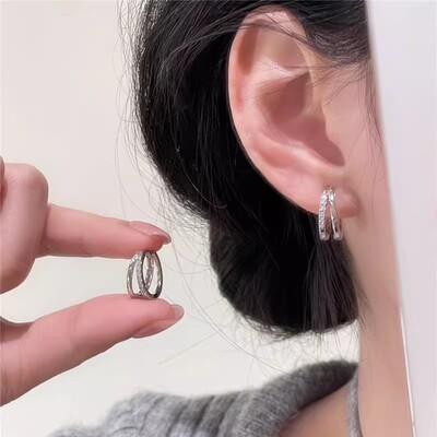 百搭银色双环圈圈闪钻耳钉耳环