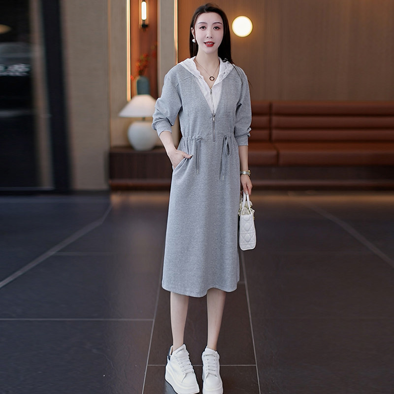 时尚假两件拼接蕾丝连帽连衣裙女春夏新款收腰显瘦休闲中长卫衣裙