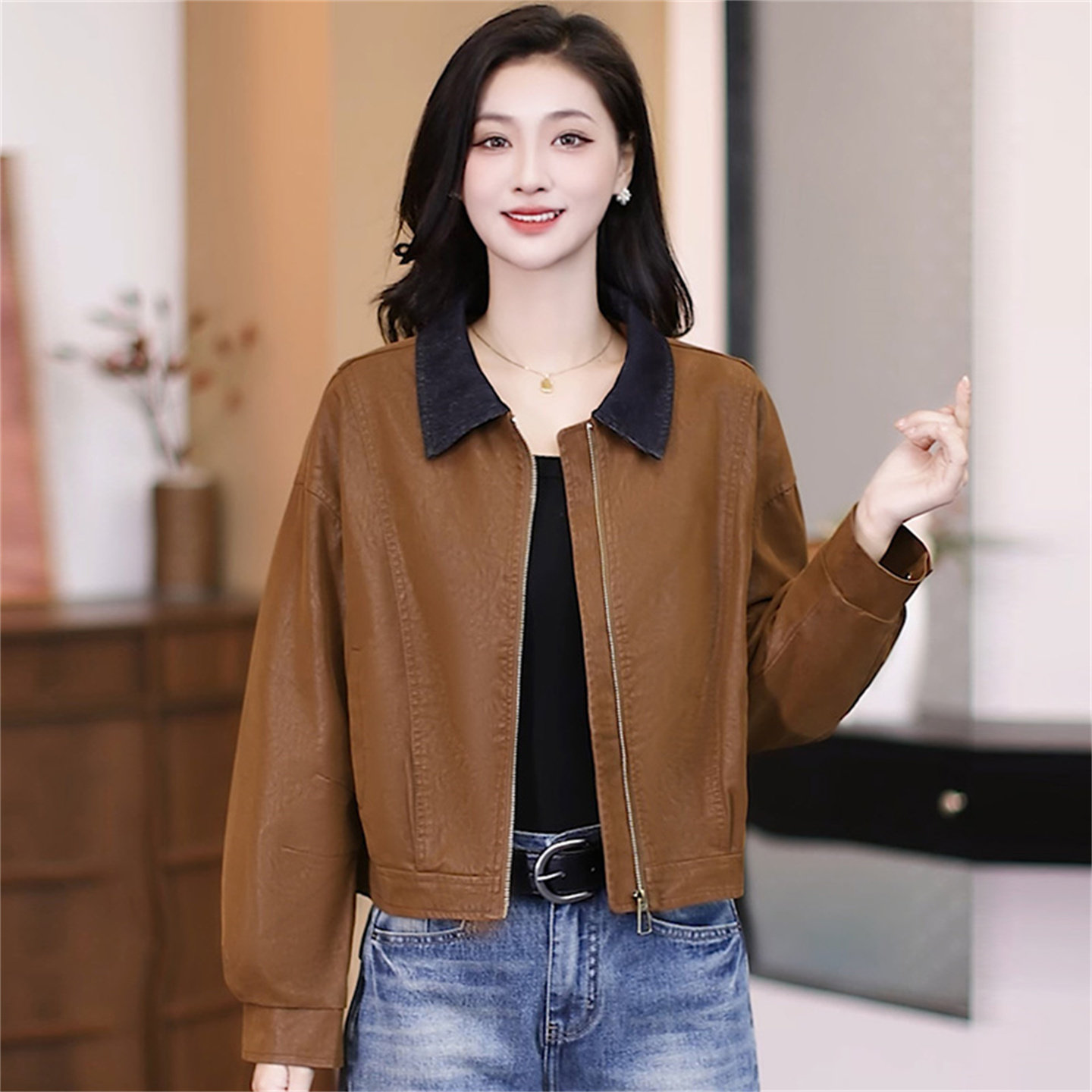 设计感拼接领PU皮衣女春秋短外套