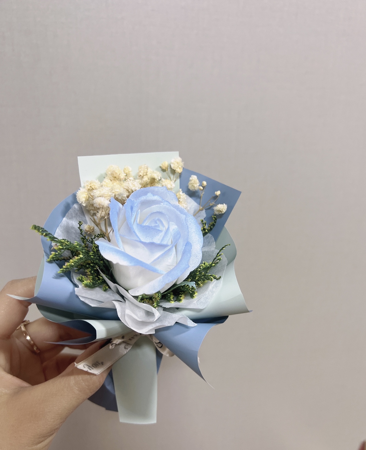 车载迷你花束出风口香薰红玫瑰碎冰蓝向日葵康乃馨皂花仿真花