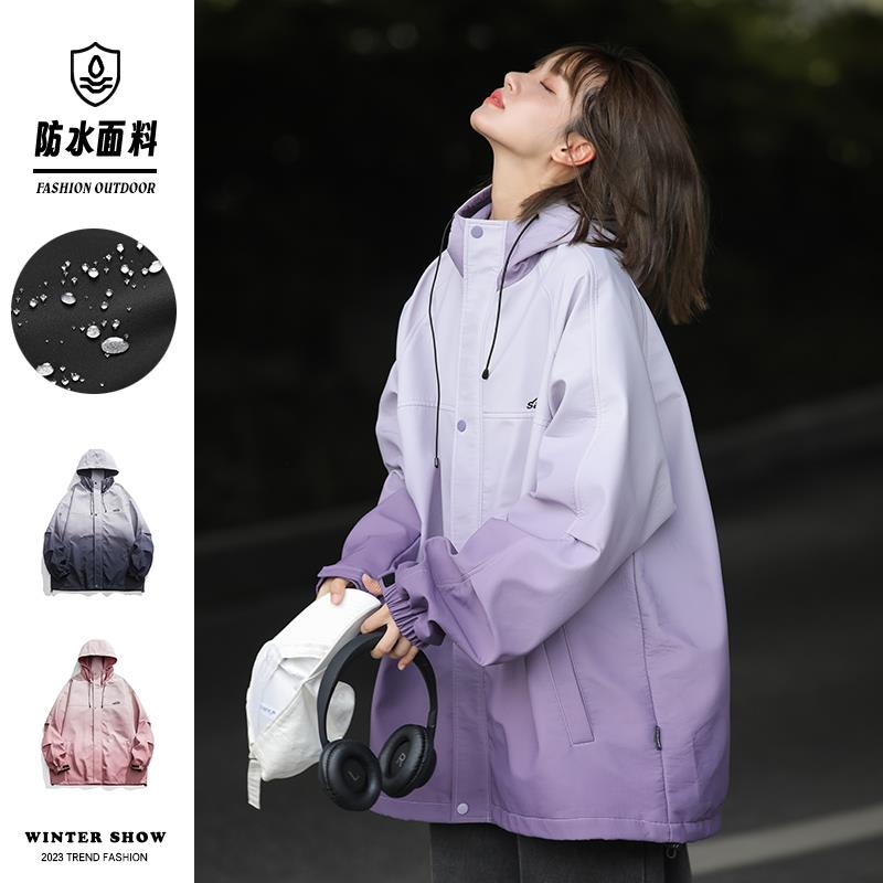 品牌旗下2025秋装防水冲锋衣女百搭宽松连帽工装夹克外套旅游穿搭