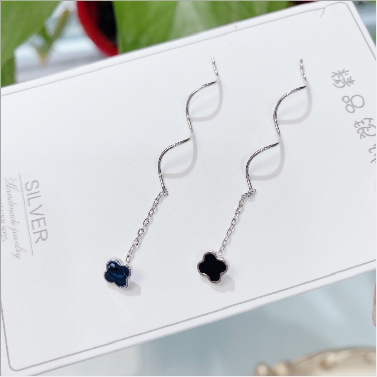 S925纯银四叶草耳线日韩简约百搭防丢显瘦气质睡觉不用摘短款耳环