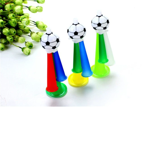 Корпорация игры с мячом, концерт с тремя футбольными рогами, фанаты Wheisth Play The Instrument Rops, дети