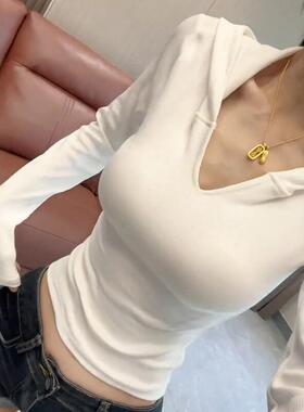 2025秋季新款纯欲风V领连帽长袖T恤女修身显瘦打底衫单穿上衣短款
