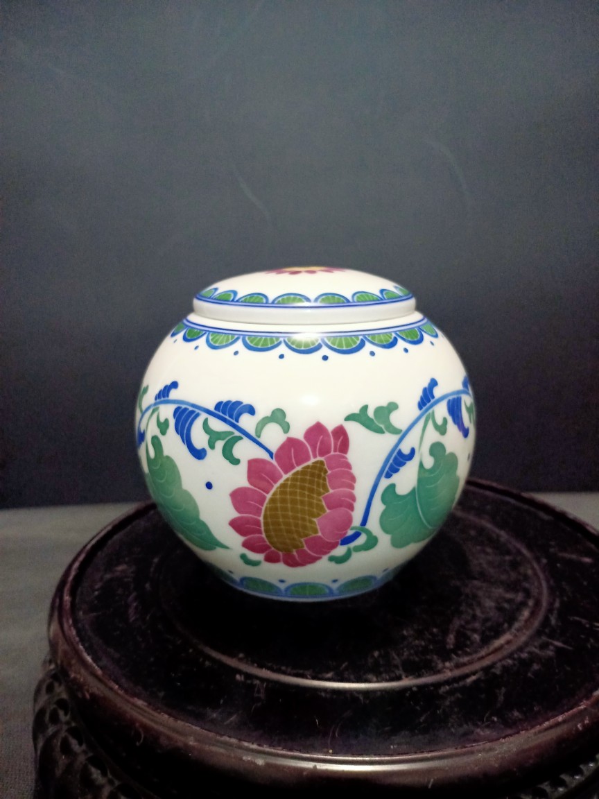 567十年代精品厂貨陶瓷:红旗瓷厂手工釉中五彩向日葵茶叶罐
