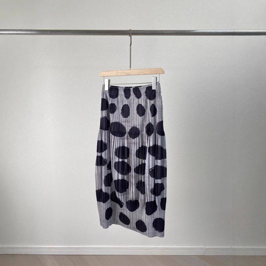 00后2025新款褶皱波点半身裙女夏季松紧腰显瘦肌理感半身裙