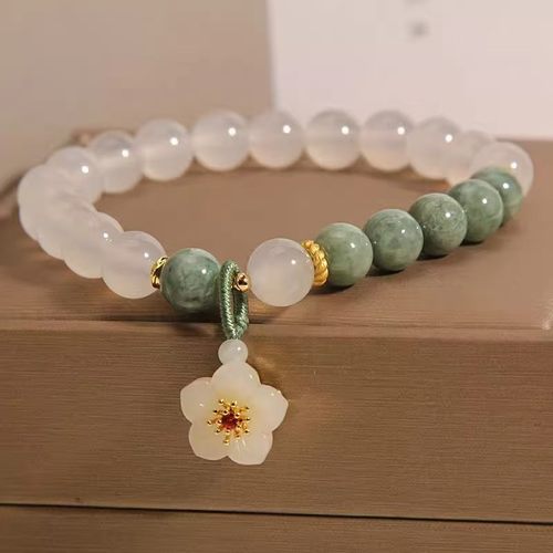 新中式天然白玛瑙翡翠手链女夏森系花朵吊坠小众设计手串桃之夭夭