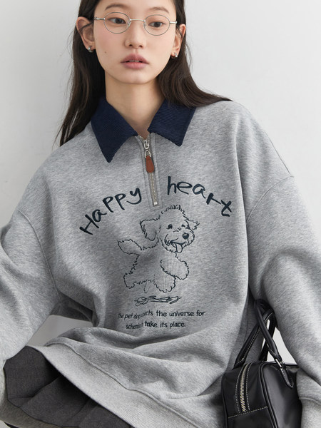 Model wearing a gray oversized graphic sweatshirt with a navy collar and dog print