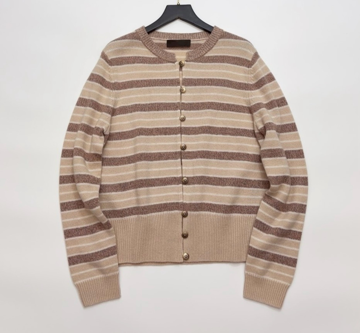 25秋冬新款 轻奢小众金属扣条纹羊毛宽松休闲百搭针织开衫外套女