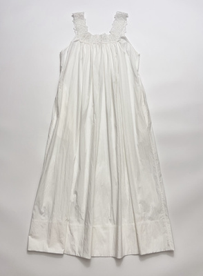 26春夏新款 精奢小众度假风维多利亚式钩花蕾丝吊带长款连衣裙