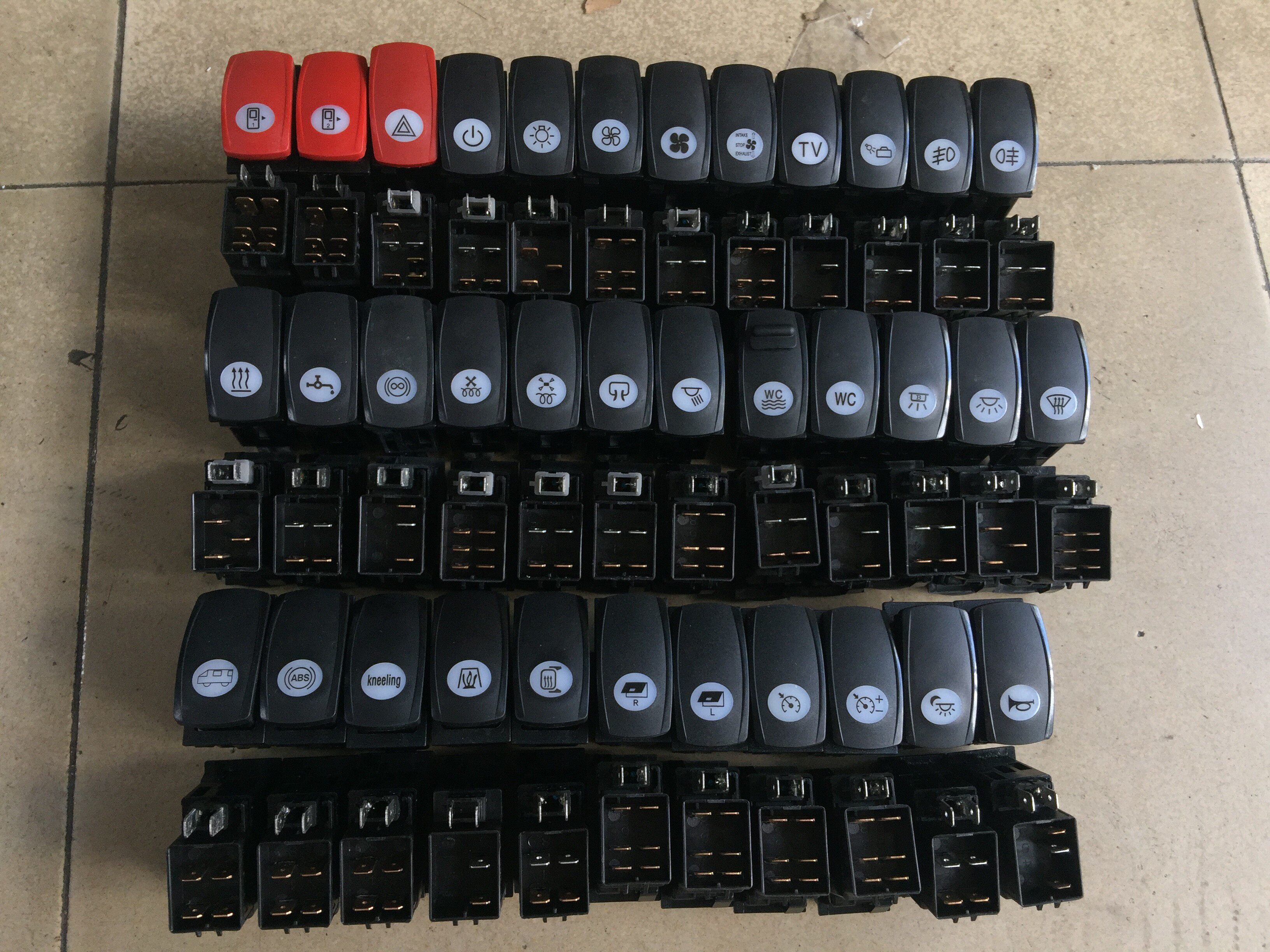 宇通客车 前门翘板开关 jk988-yt303z  3792-00243汽车配件