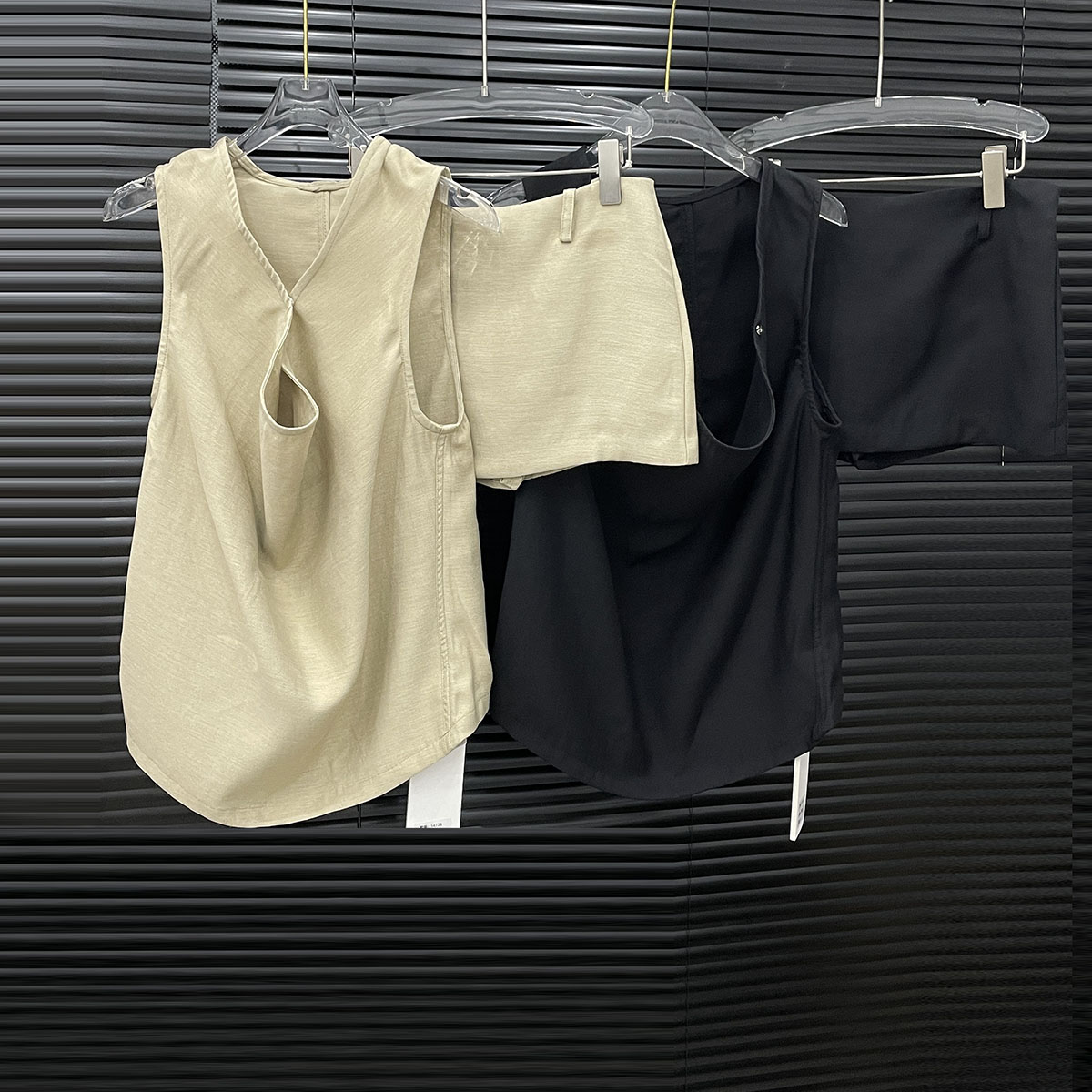 付新博女装简约时尚套装女小众设计时尚荡领背心+短裙两件套14726