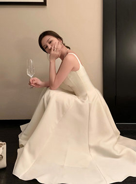 Middletone | 赫本裙 dio*秀款精彷丝毛光泽感收腰吊带洋装礼服