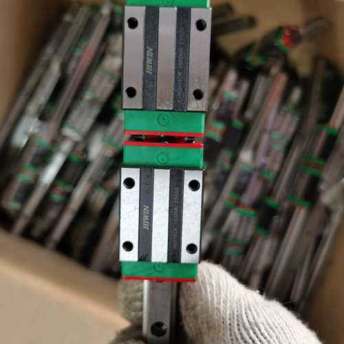 导轨HGH15C手感非常好如图总长度330。