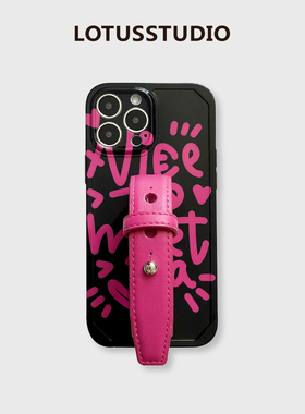 甜酷风黑底涂鸦豆豆钉iphone15promax小众高级感皮质芭比粉腕带手机壳适用于苹果14prom趣味个性13手机套全包