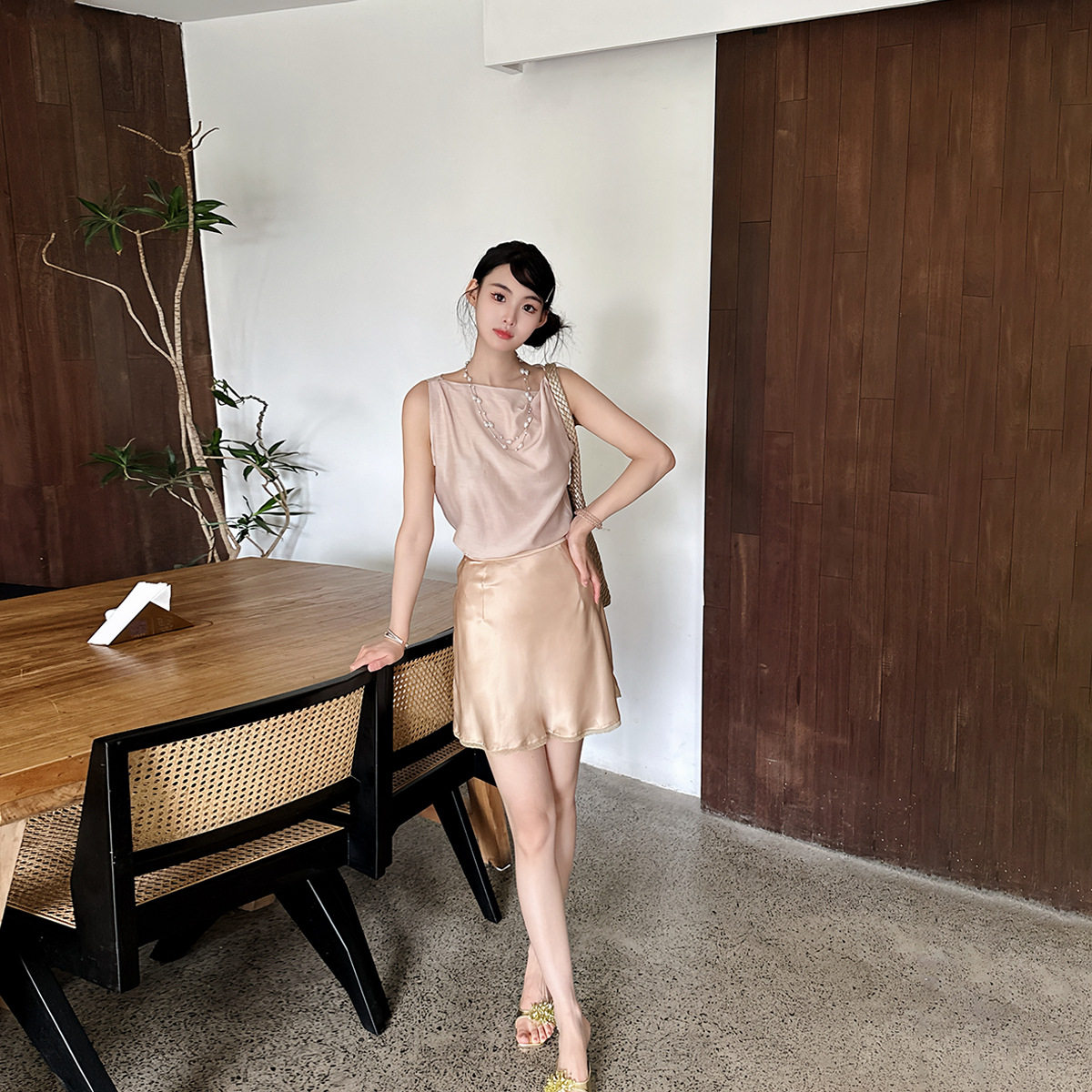 娇贵姐姐 夏日醋酸系列 扭结背心/斜裁法蕾半裙纯色露肩气质上衣