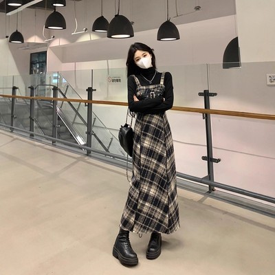 法式高级感格纹吊带连衣裙子女秋冬季2025新款小个子香风套装长裙