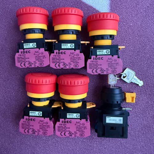 议价IDEC和泉YW1B-V4E01R。共5个，12/个，全新无