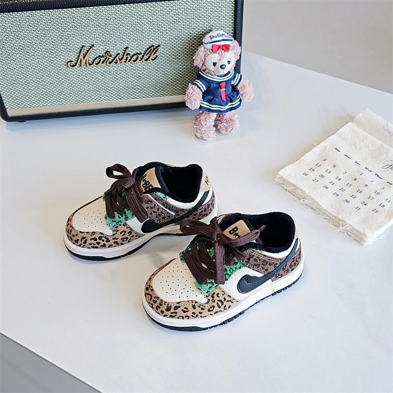 2527童鞋2026冬季新款潮牌豹纹男女童低帮板鞋运动鞋跑步篮球鞋