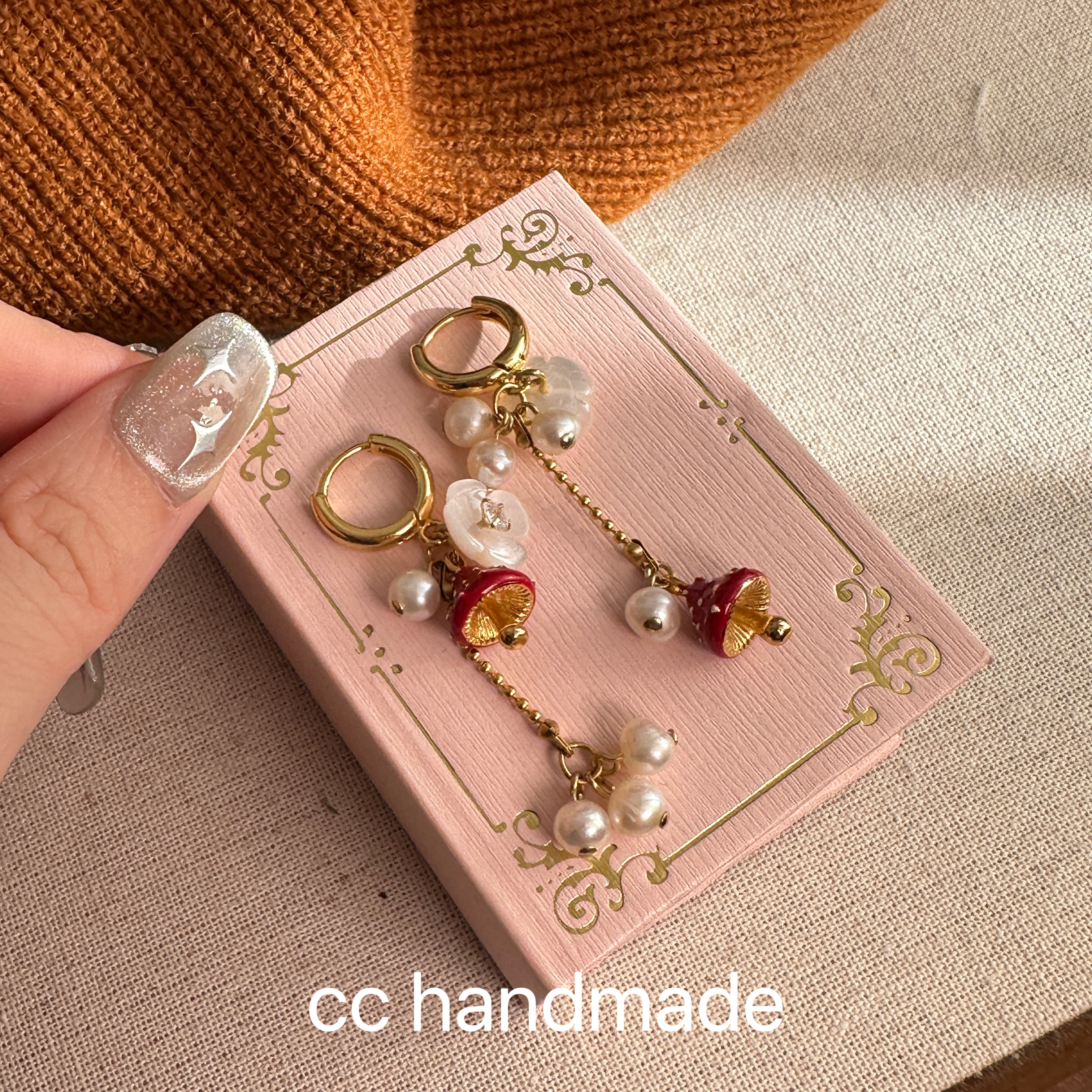 cc手作 童话感～可爱红色小蘑菇不对称精致耳环耳夹天然贝壳小花