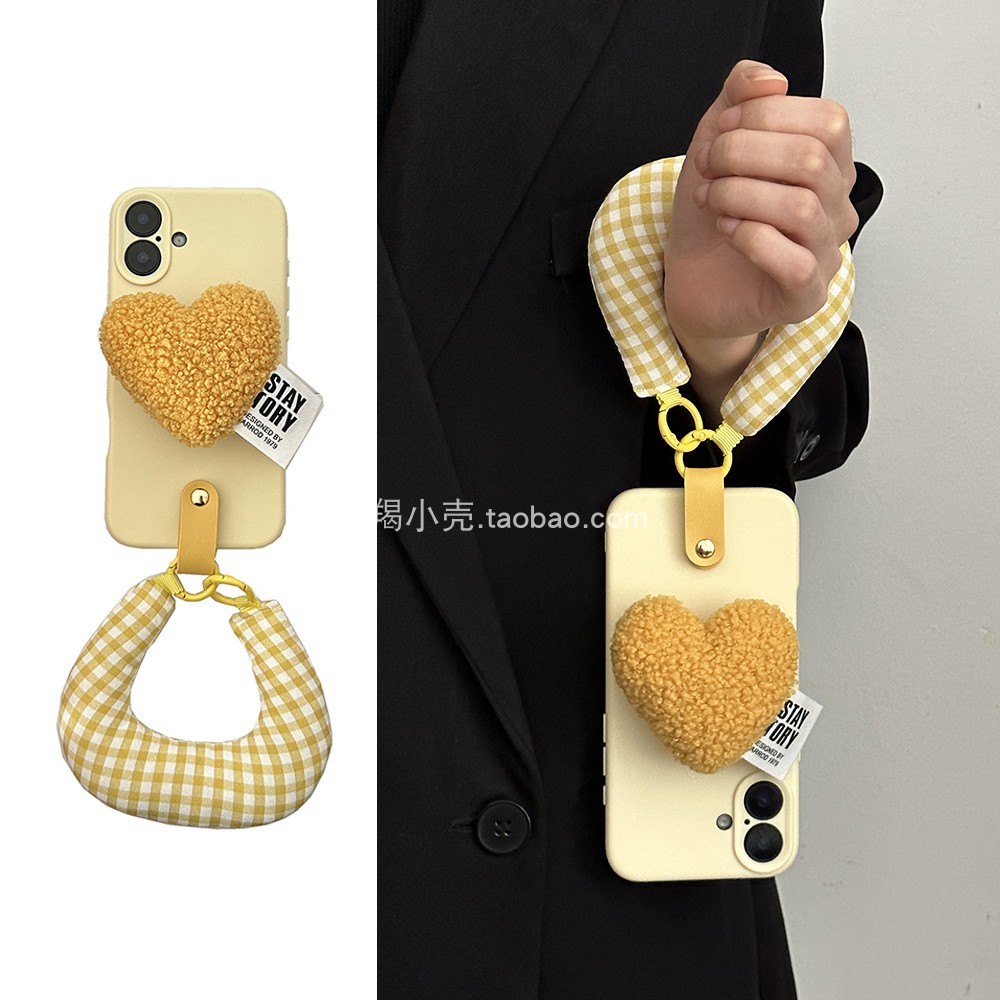 韩ins奶黄毛绒绒爱心手腕绳17promax手机壳适用于iphone15promax便携式14pm苹果16高颜值13全包软套女