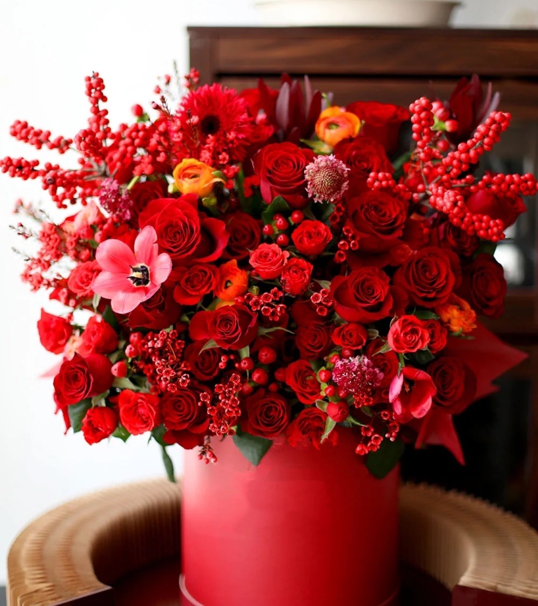 长春鲜花速递同城花店送花红玫瑰红色系年宵花送领导过年抱抱桶