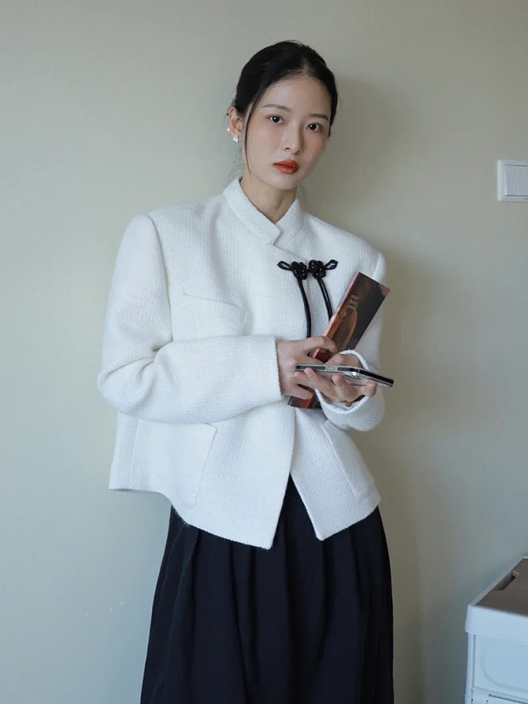 새로운 중국 스타일의 향상된 술 블레이저 여성 단추가 달린 경사 카디건 국가 스타일 긴팔 짧은 복고풍 외부 탑