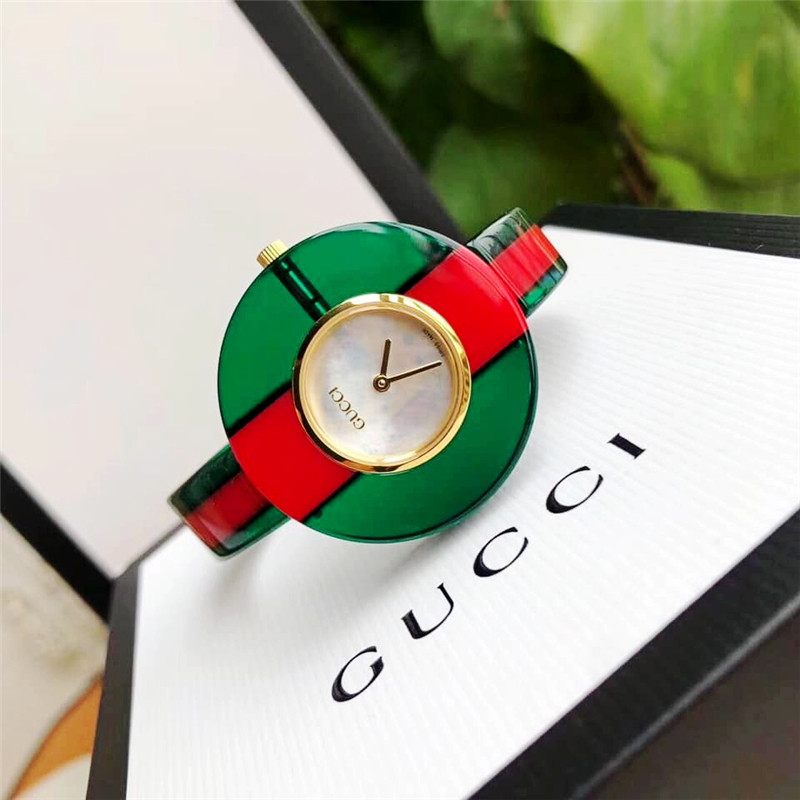 代购正品Gucci古驰手表女珍珠贝母盘创意手镯款复古石英腕表YA14