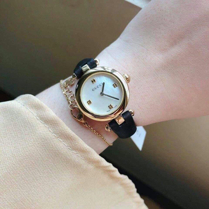 代购专柜正品 GUCCI 黑金贝母盘简约时尚皮带石英女士腕表 YA141