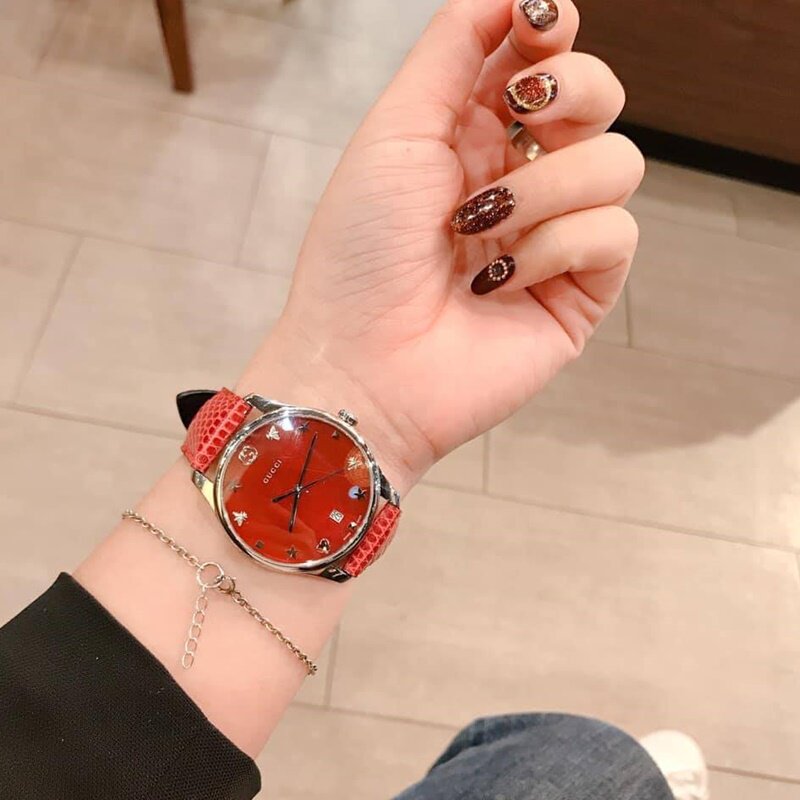 代购Gucci 古驰手表女樱桃红珍珠贝母表盘时尚气质皮带腕表 YA12