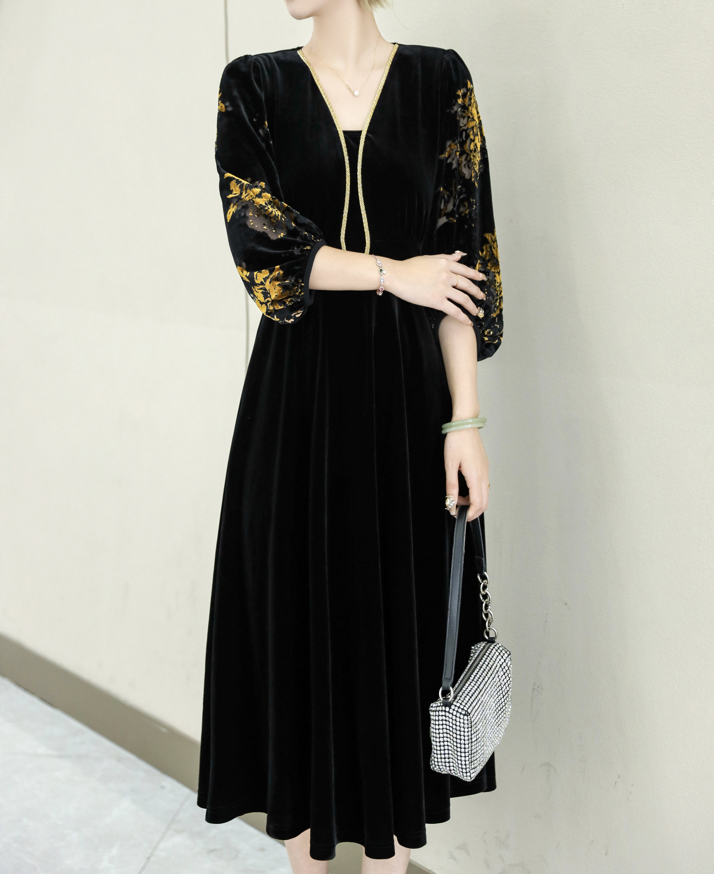 收腰显瘦中老年金丝绒连衣裙洋气百搭时尚女装裙子2024秋季中长裙