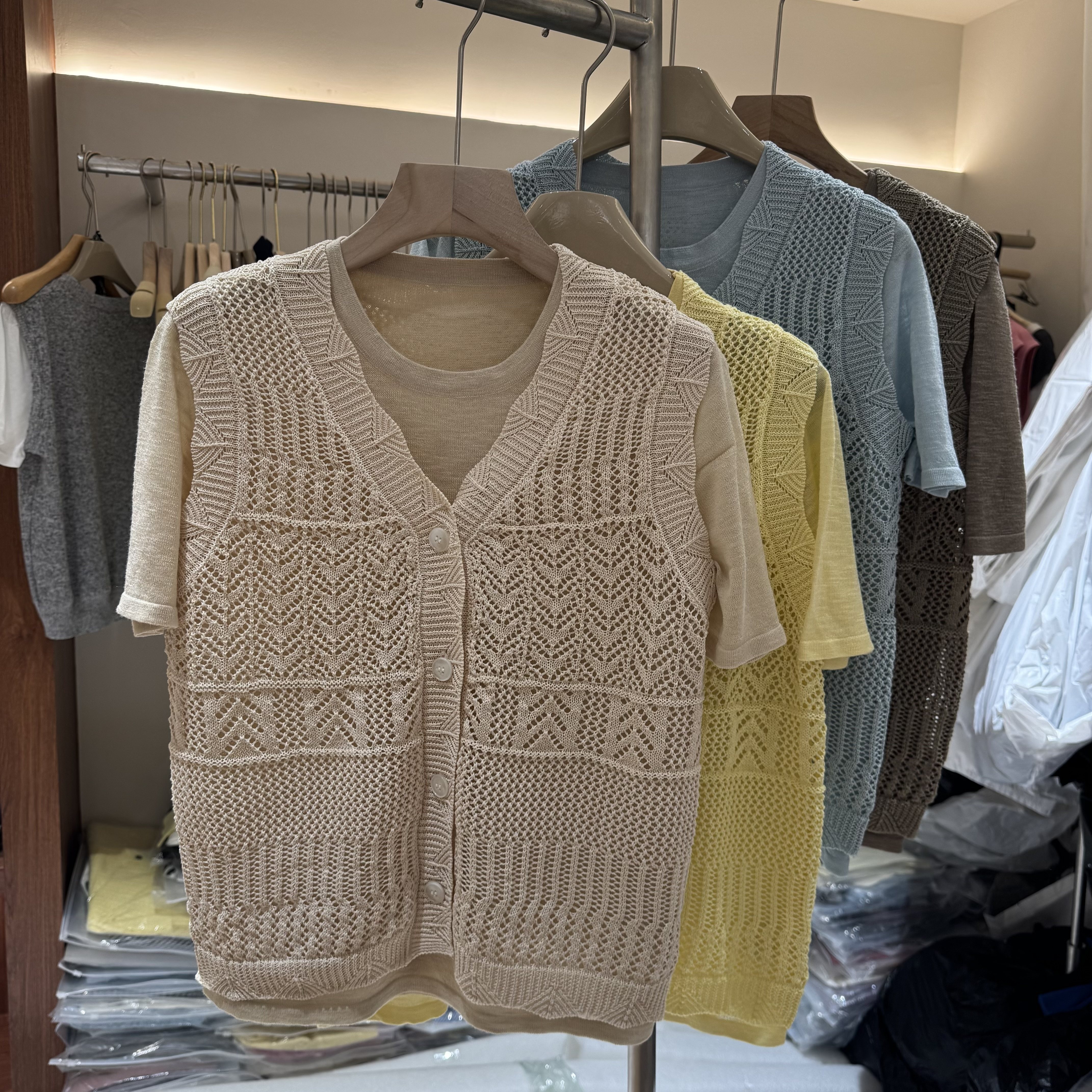 韩系V领镂空针织马甲开衫两件套女春夏时尚洋气薄款显瘦百搭上衣