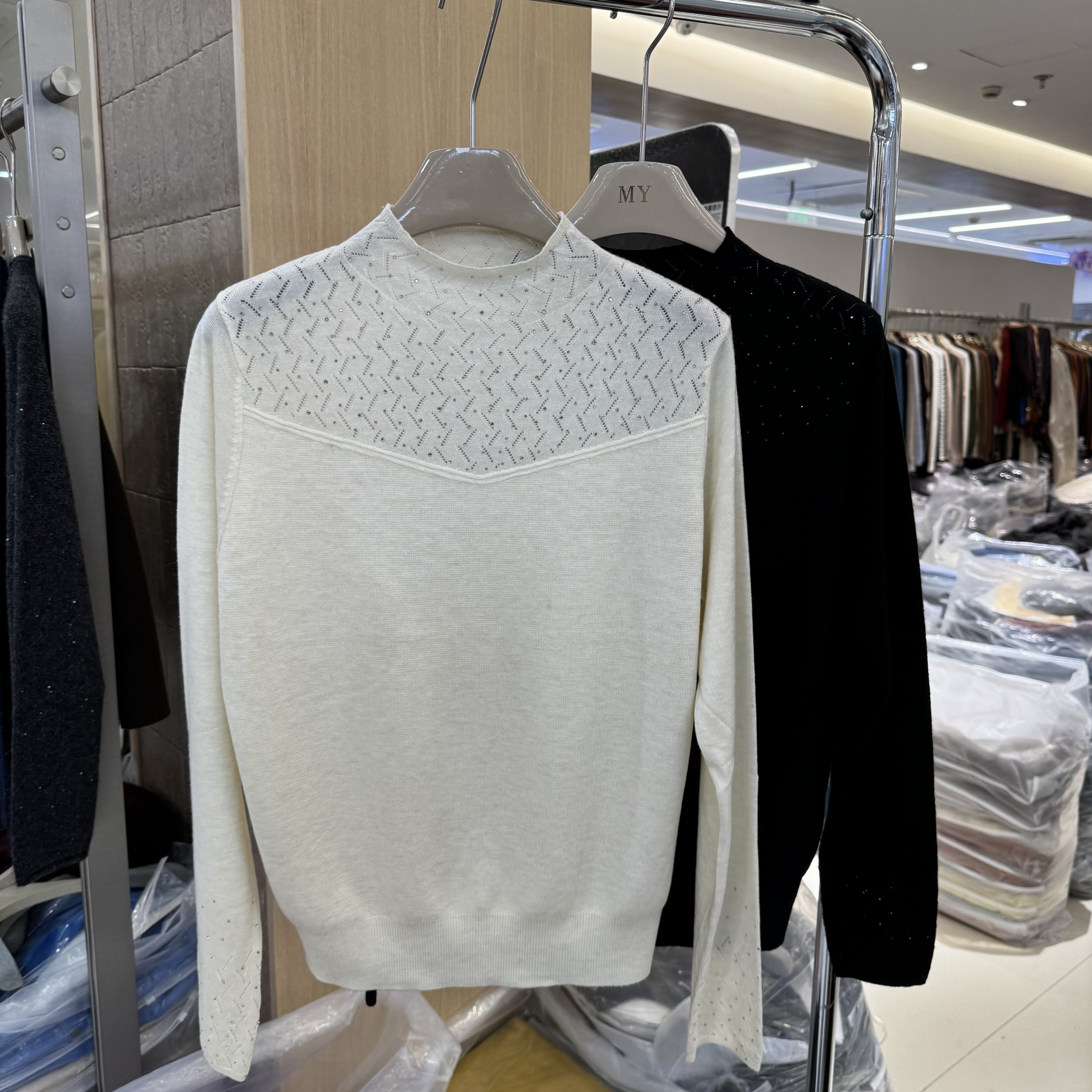 77902秋冬新款半高领烫钻洞洞细羊毛衫女长袖毛衣薄款针织打底衫