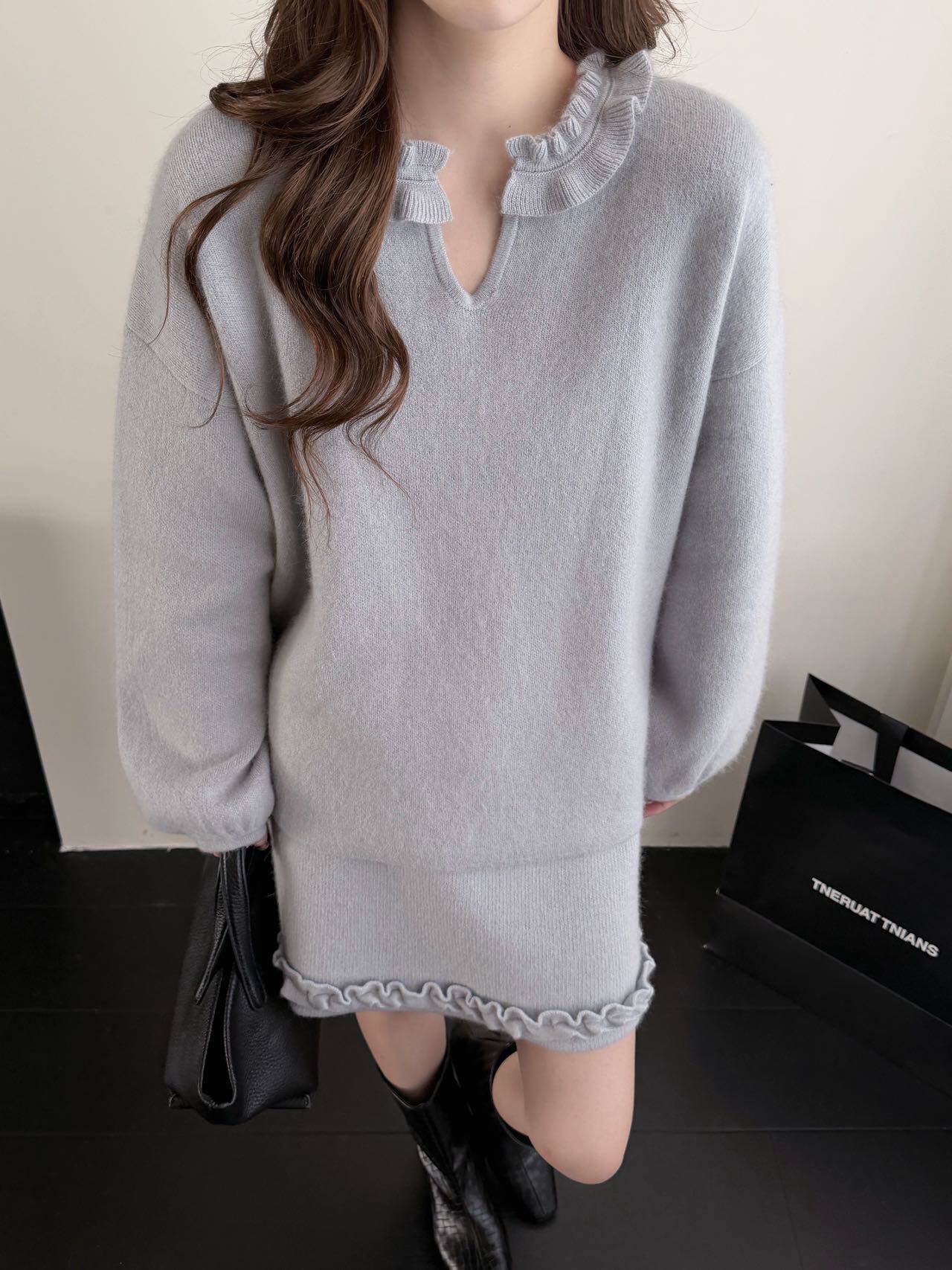 浣熊绒29195韩系温柔氛围感木耳花边V领套头针织衫慵懒风洋气外套