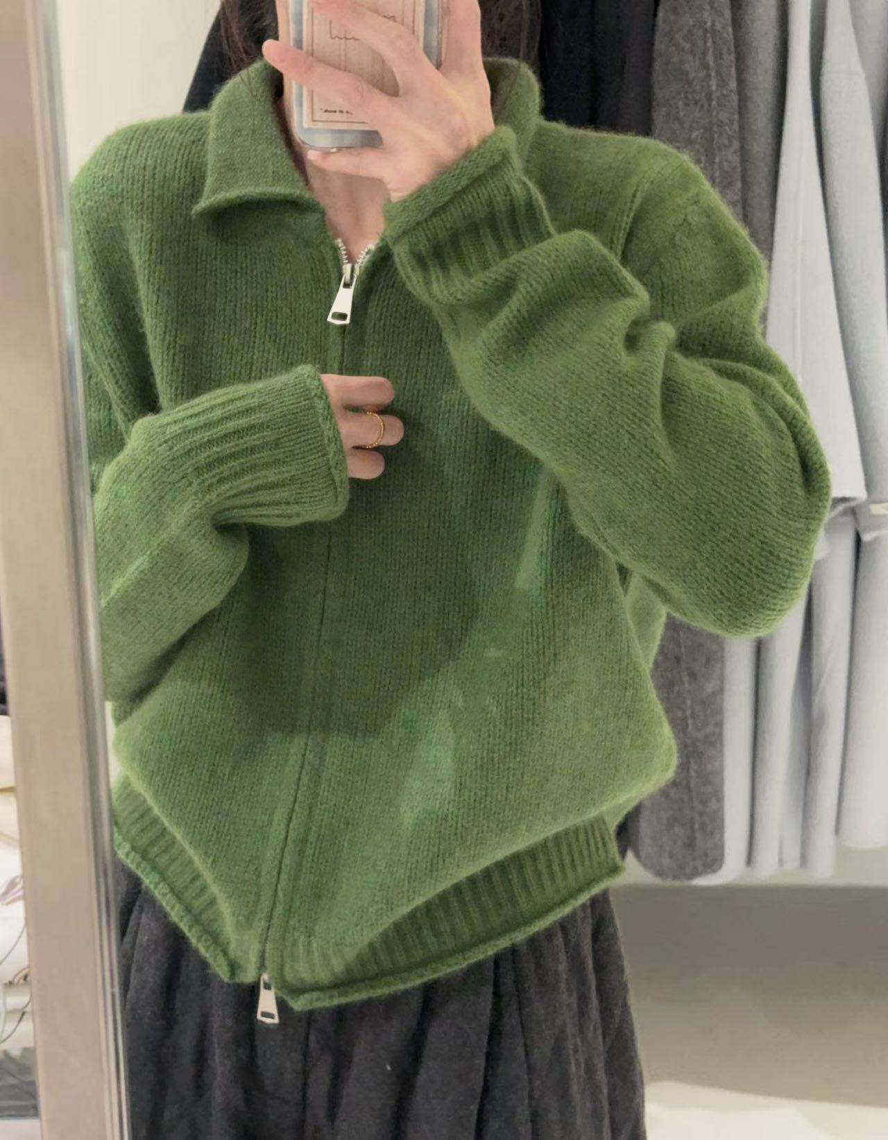 蜜熊绒2025秋冬新款韩版宽松显瘦翻领纯色针织衫女百搭毛衣上衣