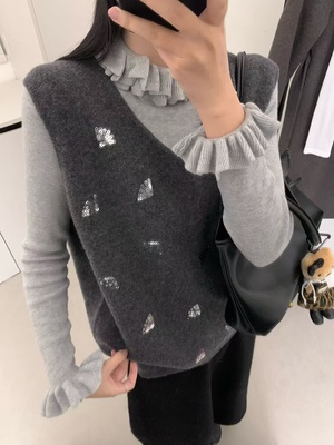 甜美亮片刺绣全羊毛无袖背心马甲V领坎肩＋木耳边针织衫两件套