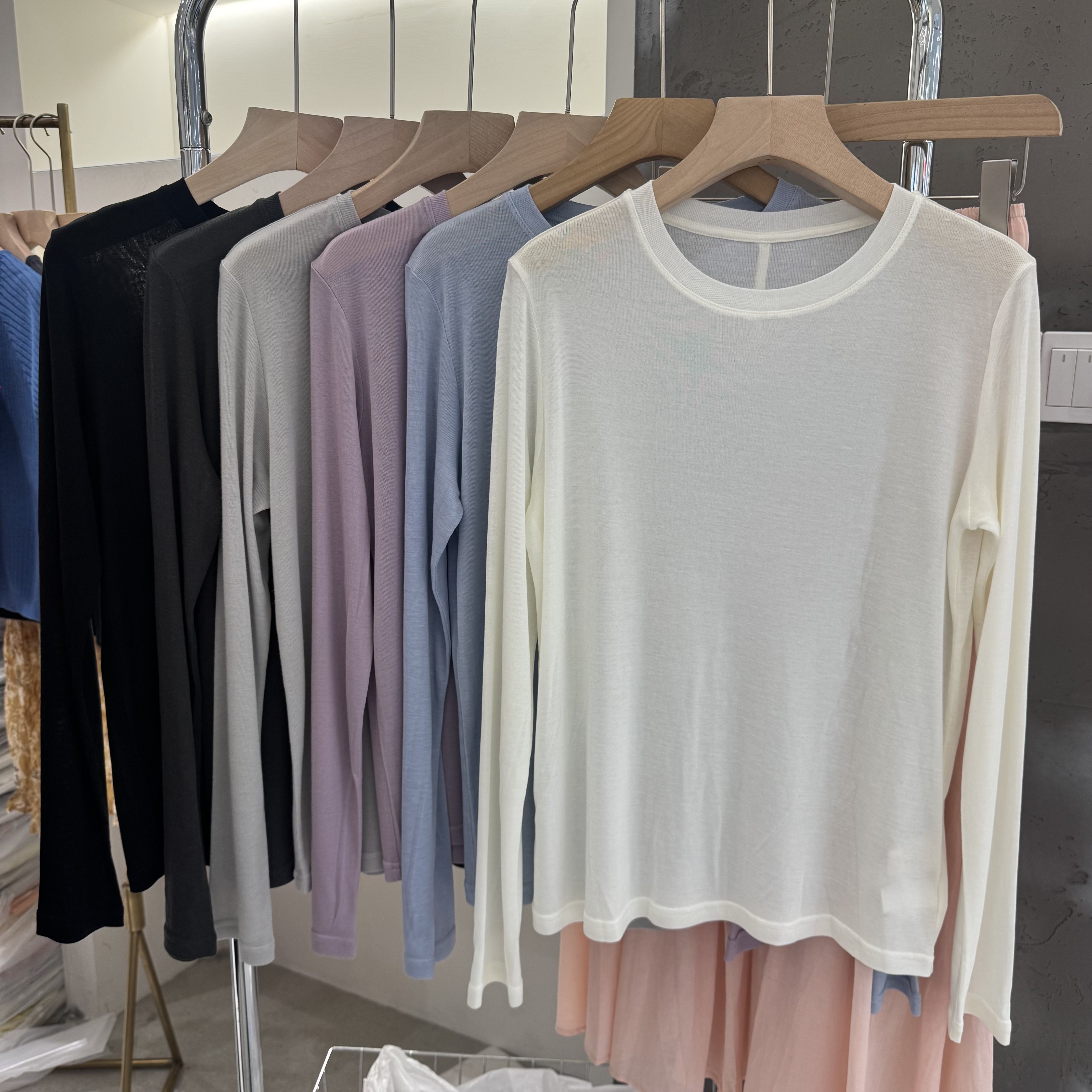 韩夏圆领长袖轻薄软糯修身显瘦简约光版桑蚕丝女针织上衣2826011