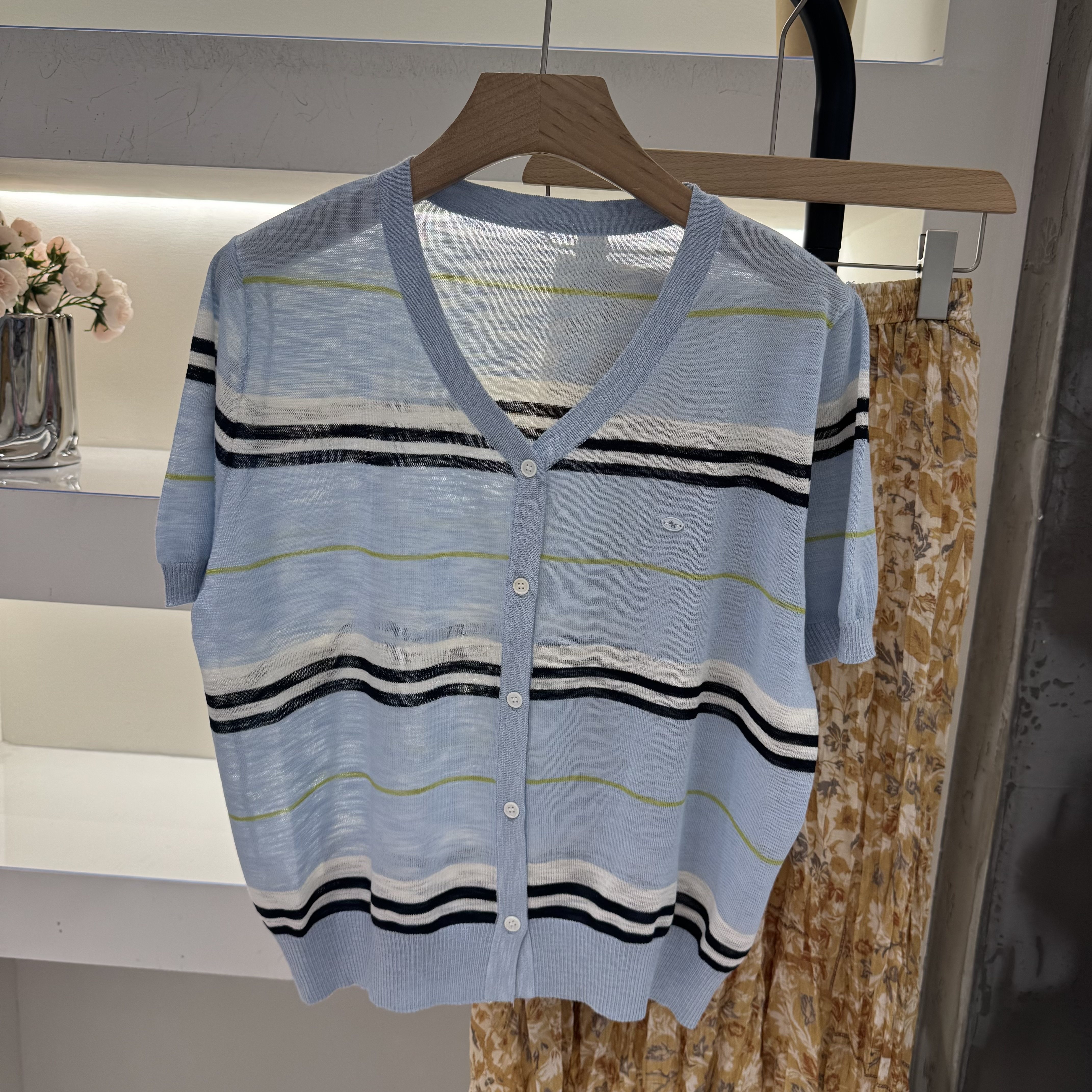 韩版设计感薄款V领条纹短袖针织开衫女夏季简约百搭T恤减龄上衣潮