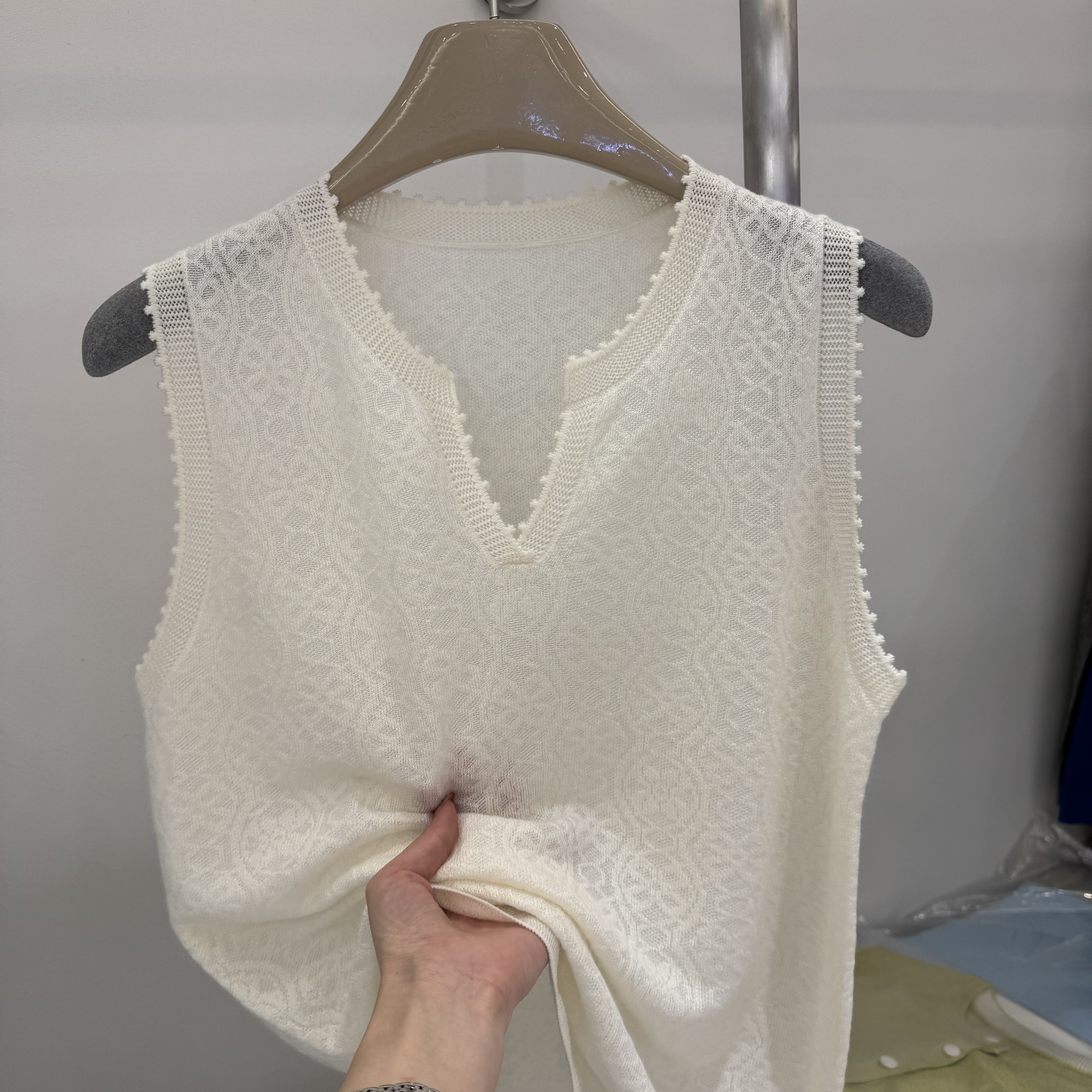 2026早春新款韩版宽松显瘦圆领无袖针织衫女毛衣上衣女薄款打底衫