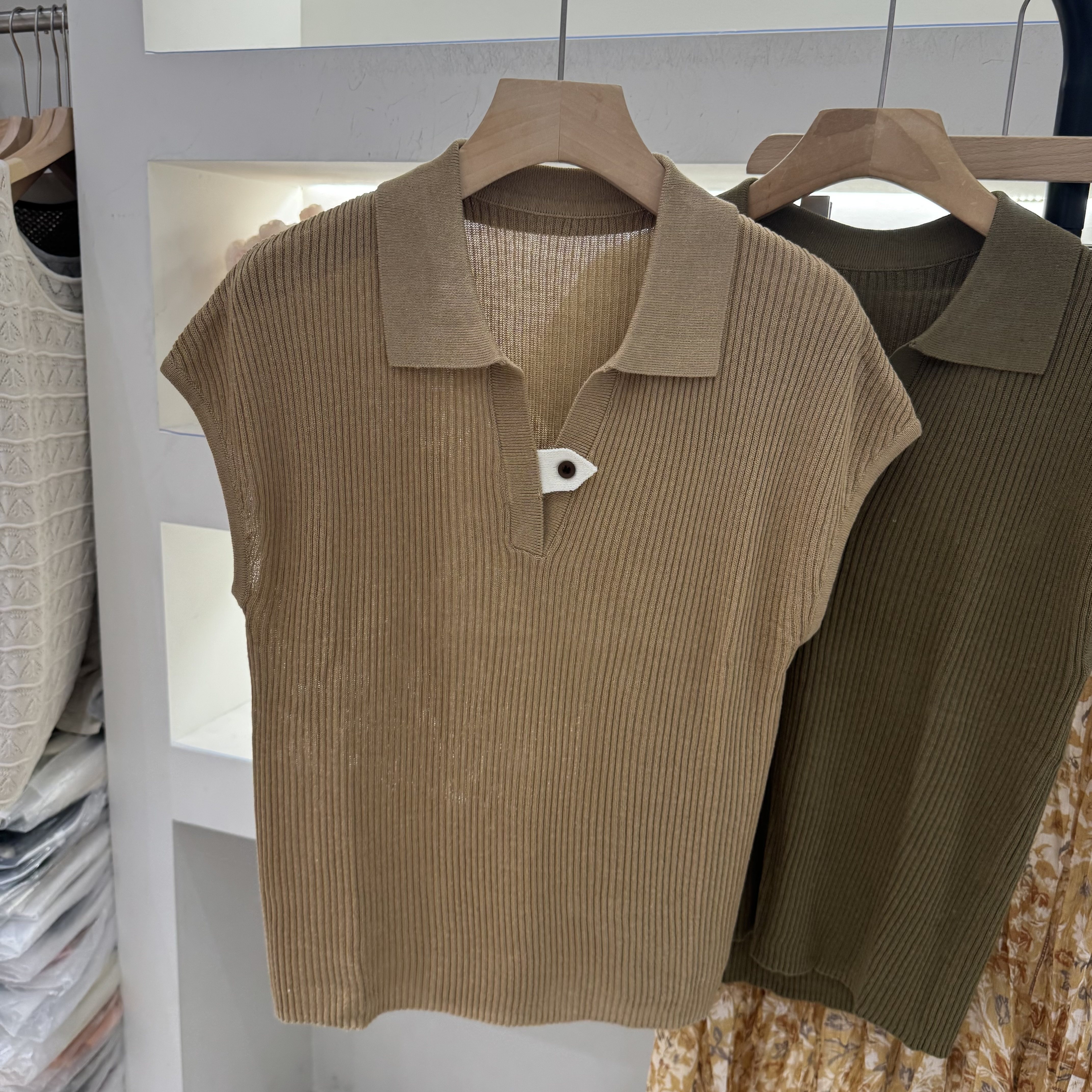 韩系别致纽扣Polo领短袖针织衫女时尚修身显瘦百搭简约气质上衣潮