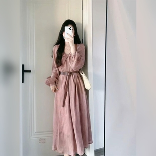 V领连衣裙女2025早秋新款 温柔风气质长袖 高级感轻奢收腰显瘦长裙